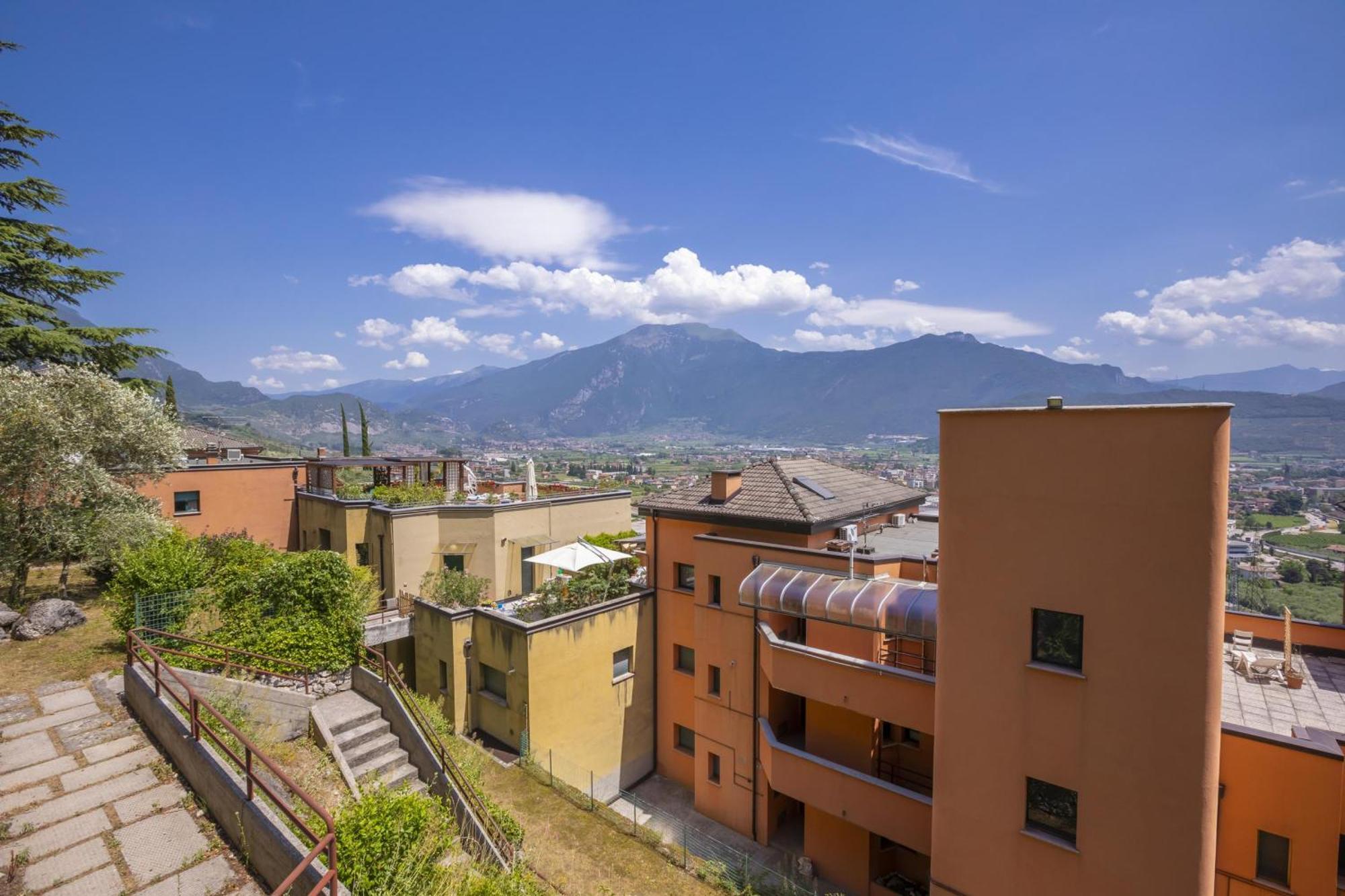 Lake View Dom-Us Apartment - Happy Rentals Riva del Garda Exterior photo