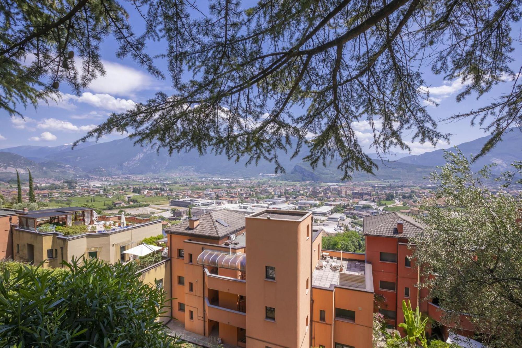 Lake View Dom-Us Apartment - Happy Rentals Riva del Garda Exterior photo